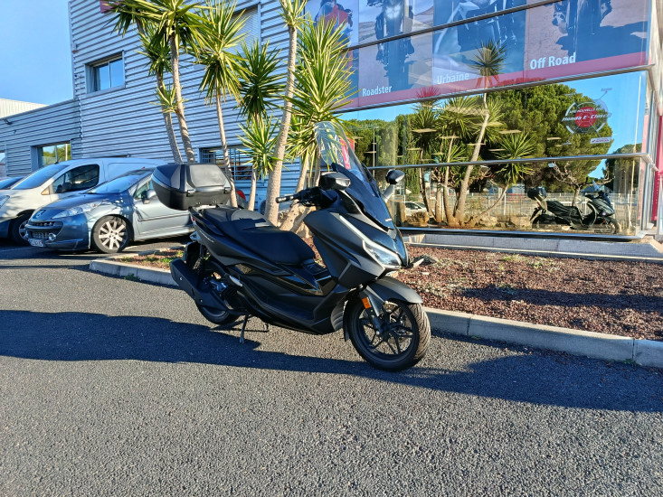 HONDA FORZA 125 SMART TOP BOX ABS - MAUGUIO (MONTPELLIER EST)