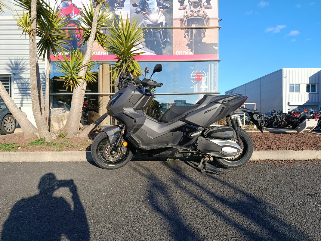 TRIUMPH THRUXTON 1200 R - 1ère Main ESPACE MOTO 50  AGNEAUX 